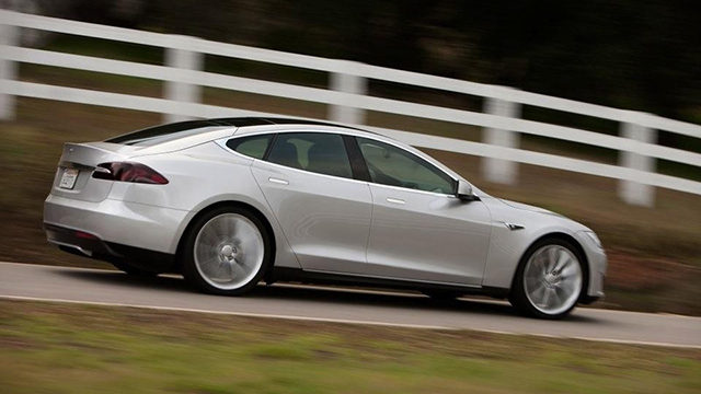 A self-reliant EV? Tesla to have self-driving cars by end of 2016